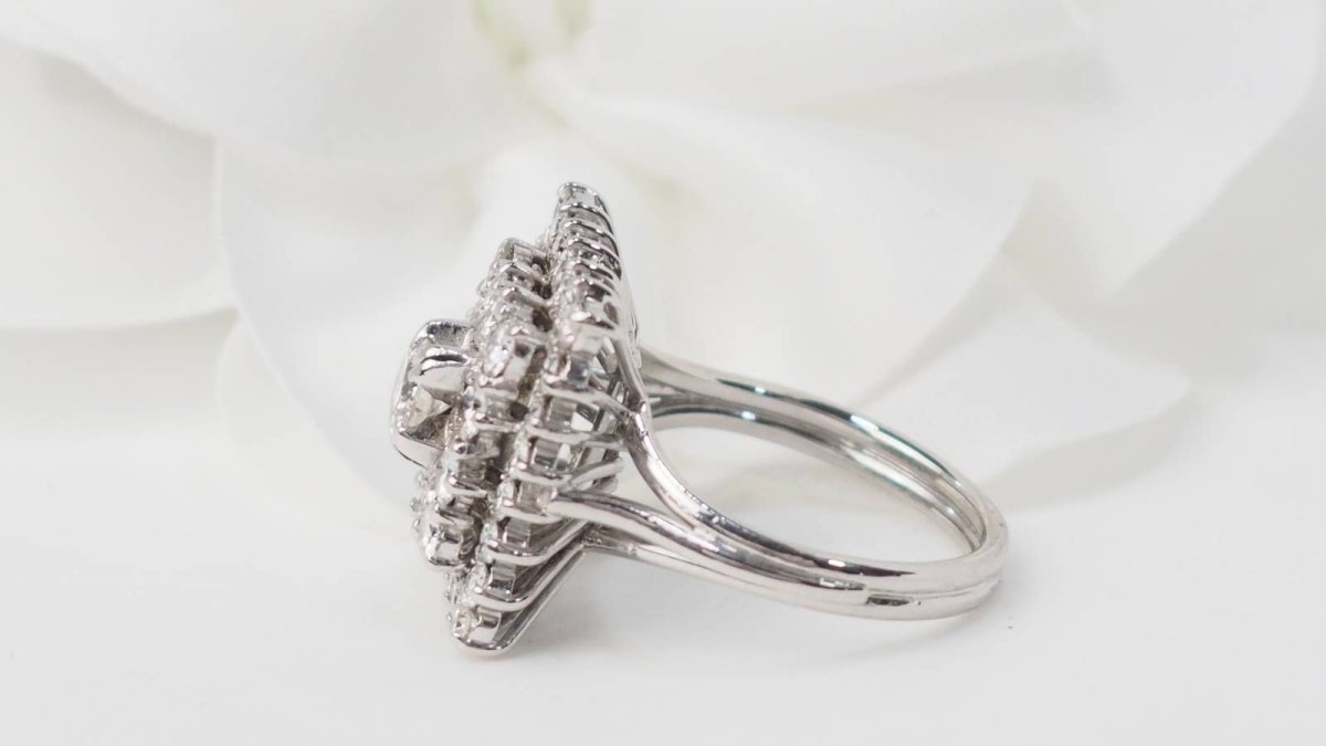 Bague carrée en or blanc et diamants - Castafiore
