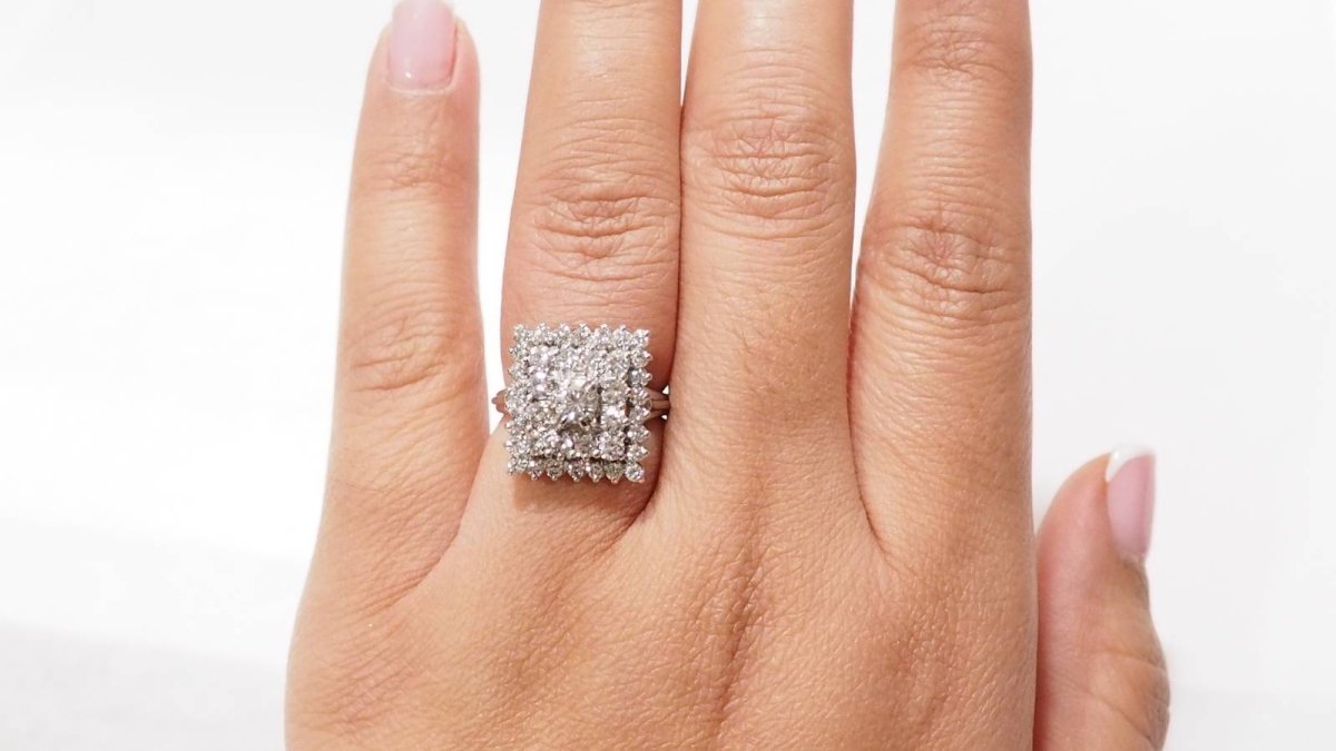Bague carrée en or blanc et diamants - Castafiore