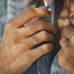 Bague CARTIER "CC" en or blanc, or jaune et or rose - Castafiore
