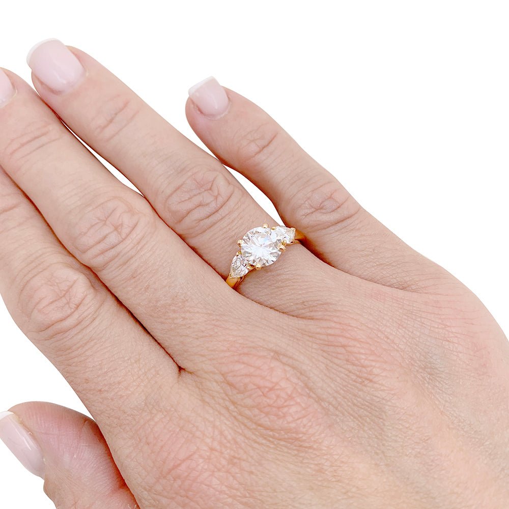 Bague CARTIER en or jaune et diamants - Castafiore