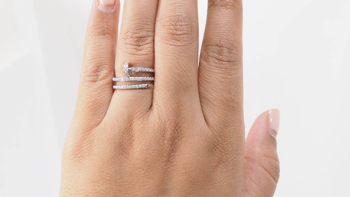 Bague Cartier Juste un Clou en or blanc et diamants - Castafiore
