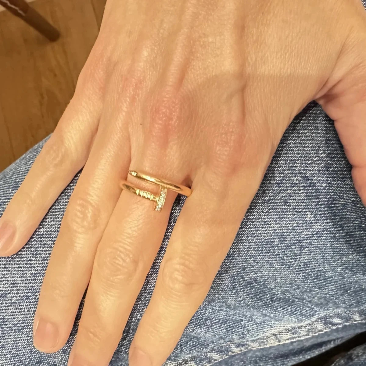Bague CARTIER "Juste un Clou" en or rose et diamants - Castafiore