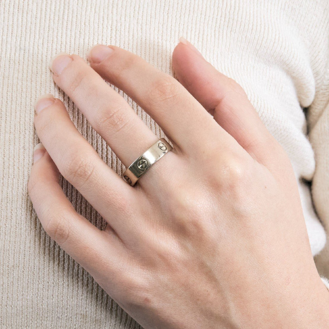 Bague CARTIER Love classique en or blanc - Castafiore