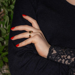 Bague CARTIER "Panthère" en or jaune, tsavorites et onyx - Castafiore