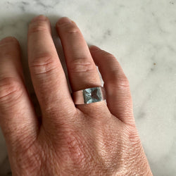 Bague CARTIER Tank en or gris et aigue - marine - Castafiore