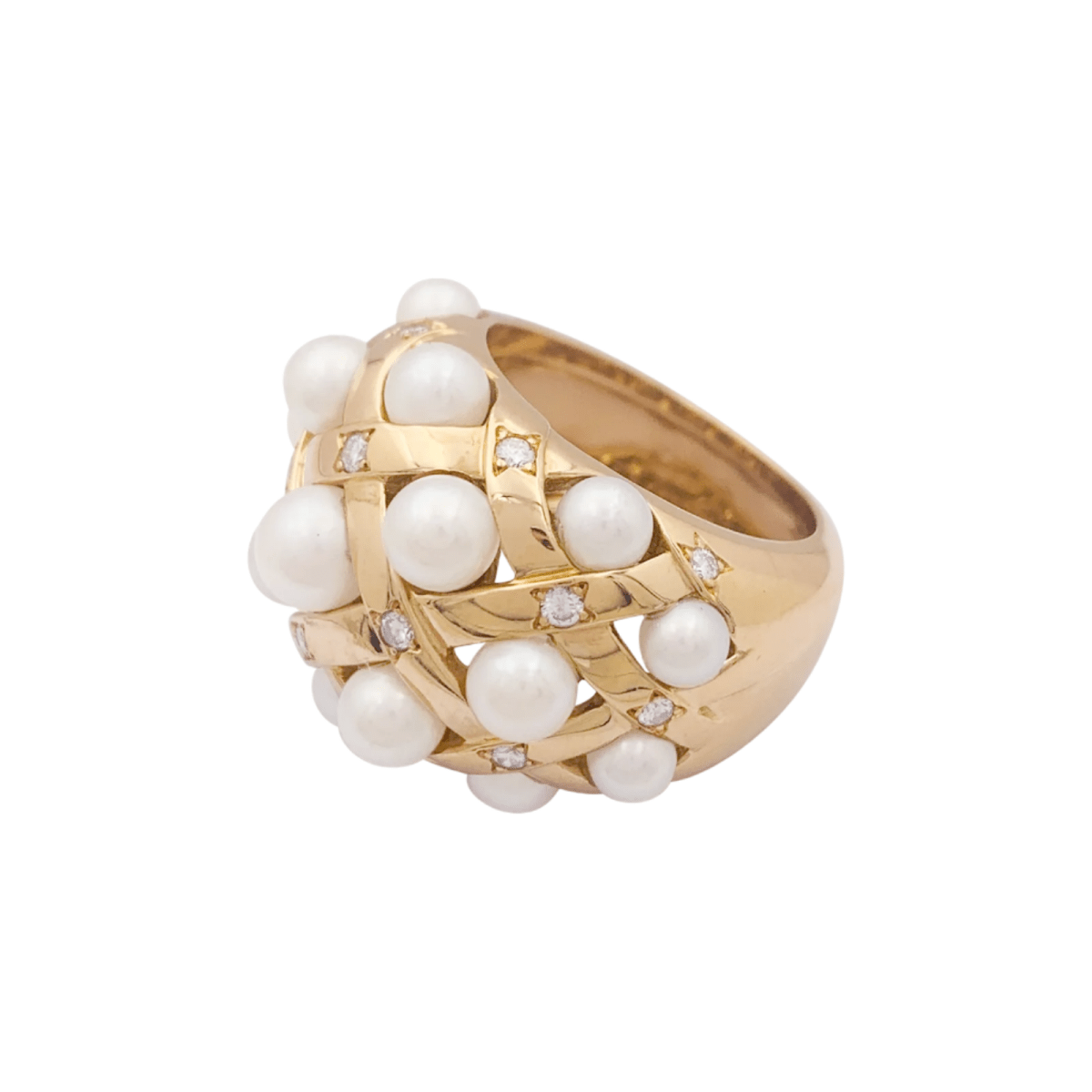 Bague CHANEL, "Baroque" en or jaune, perles et diamants. - Castafiore