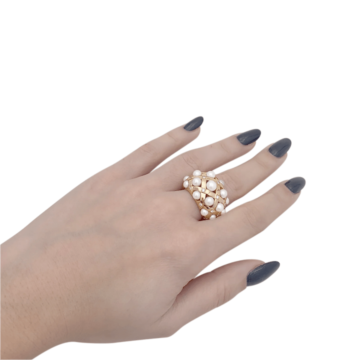 Bague CHANEL, "Baroque" en or jaune, perles et diamants. - Castafiore