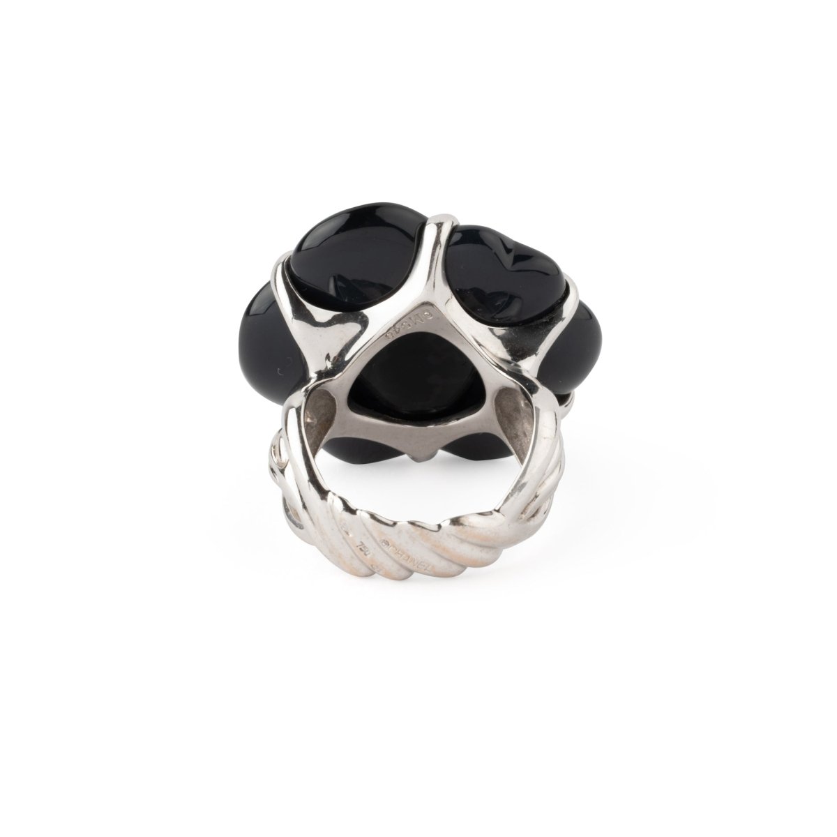 Bague CHANEL "Camélia" en or blanc et onyx - Castafiore