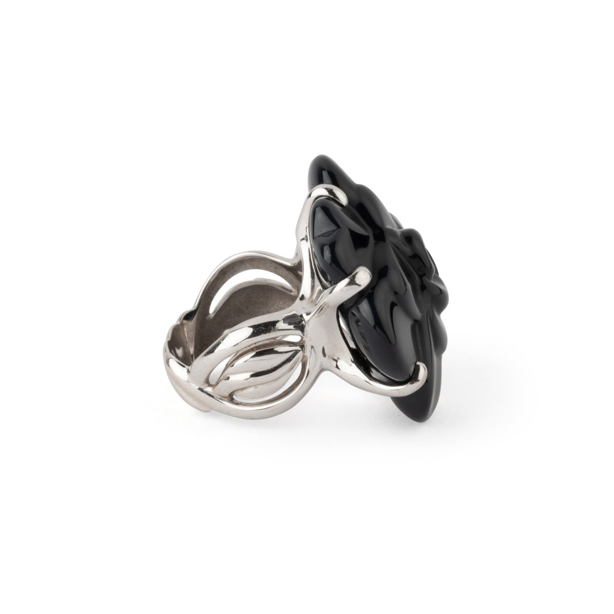 Bague CHANEL "Camélia" en or blanc et onyx - Castafiore