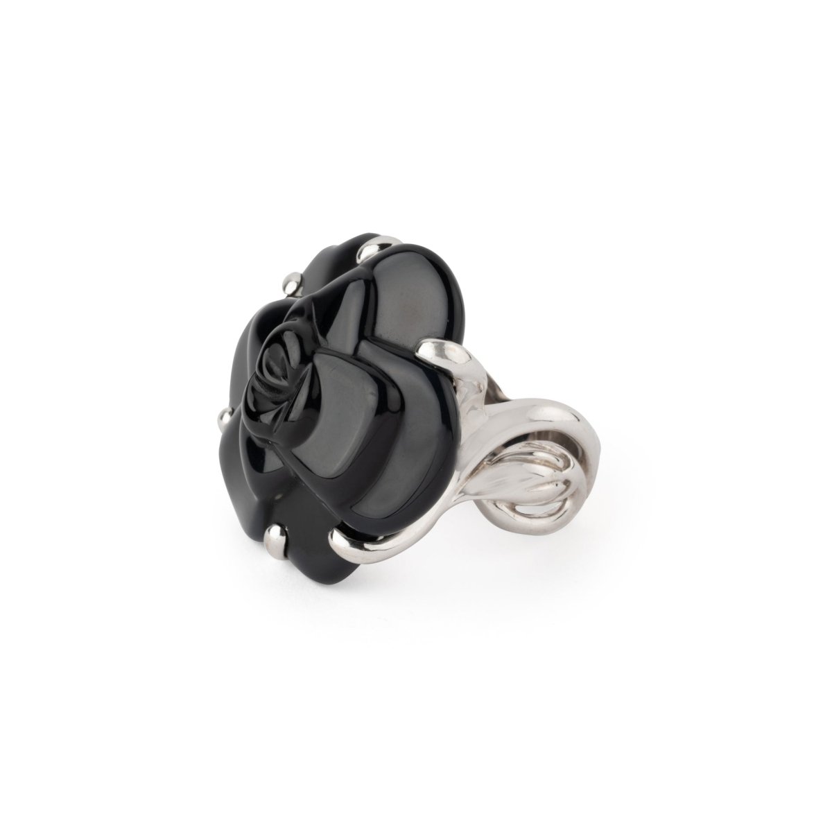 Bague CHANEL "Camélia" en or blanc et onyx - Castafiore