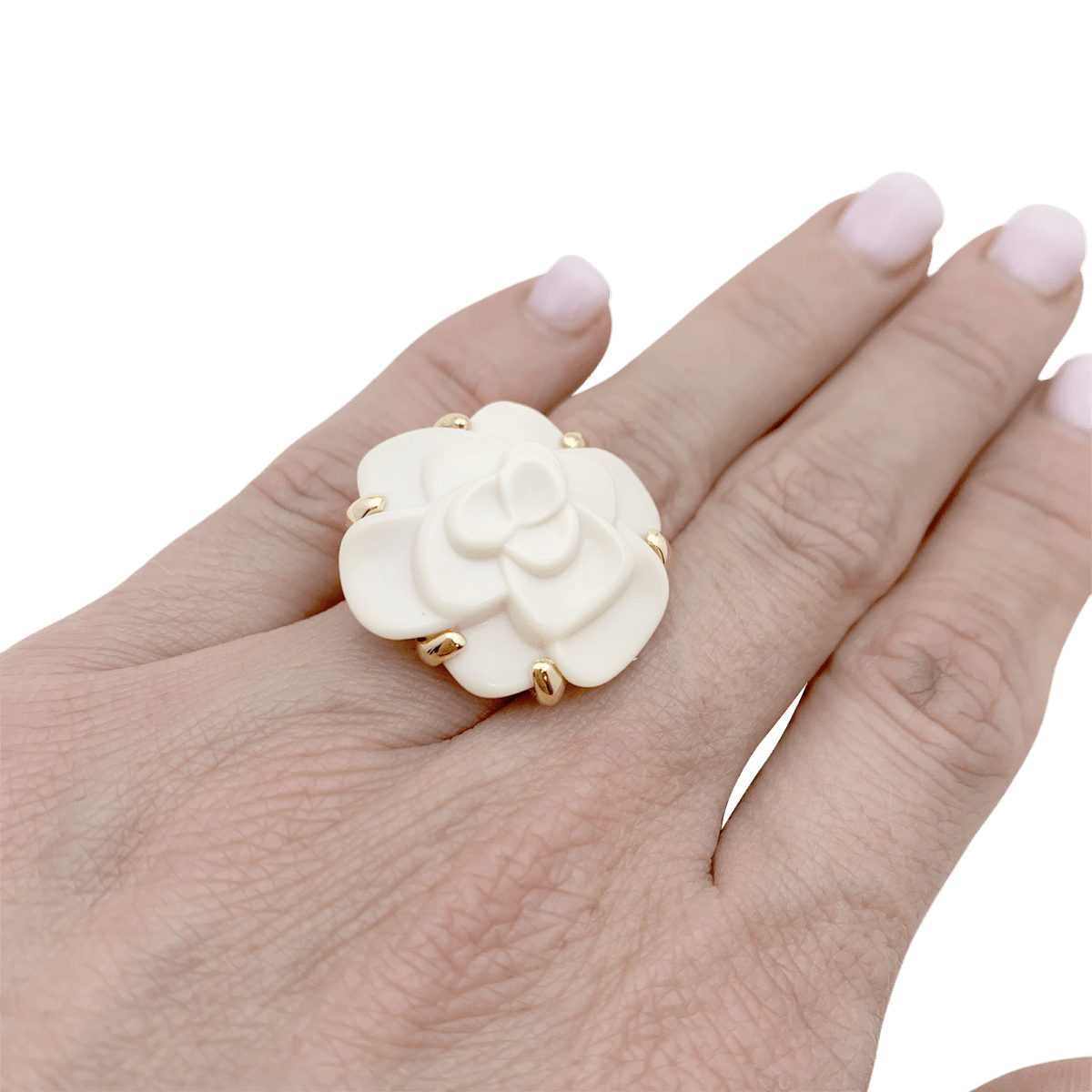 Bague CHANEL "Camélia", en or jaune et agate - Castafiore