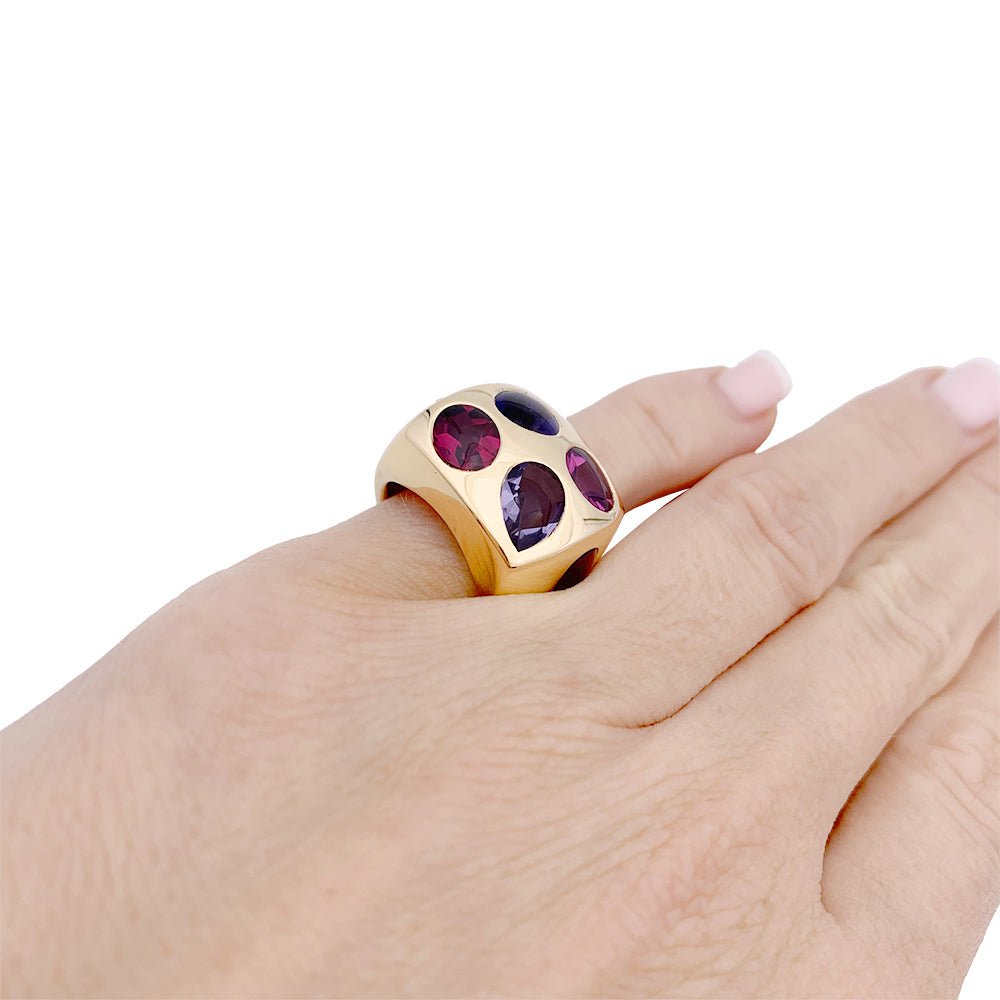 Bague CHANEL "Chevalière" en or jaune et pierres de couleur - Castafiore