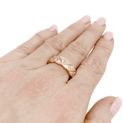 Bague CHANEL, "Coco Crush", en or beige et diamant - Castafiore