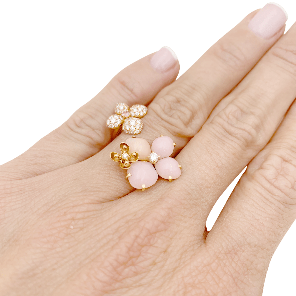 Bague CHAUMET Hortensia Aube rosée en or rose diamants saphir rose opales roses - Castafiore