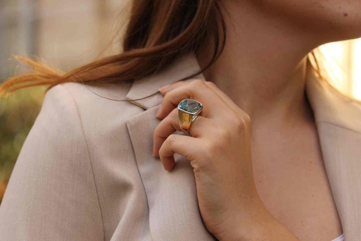 Bague chevalière aigue-marine en or jaune et platine - Castafiore