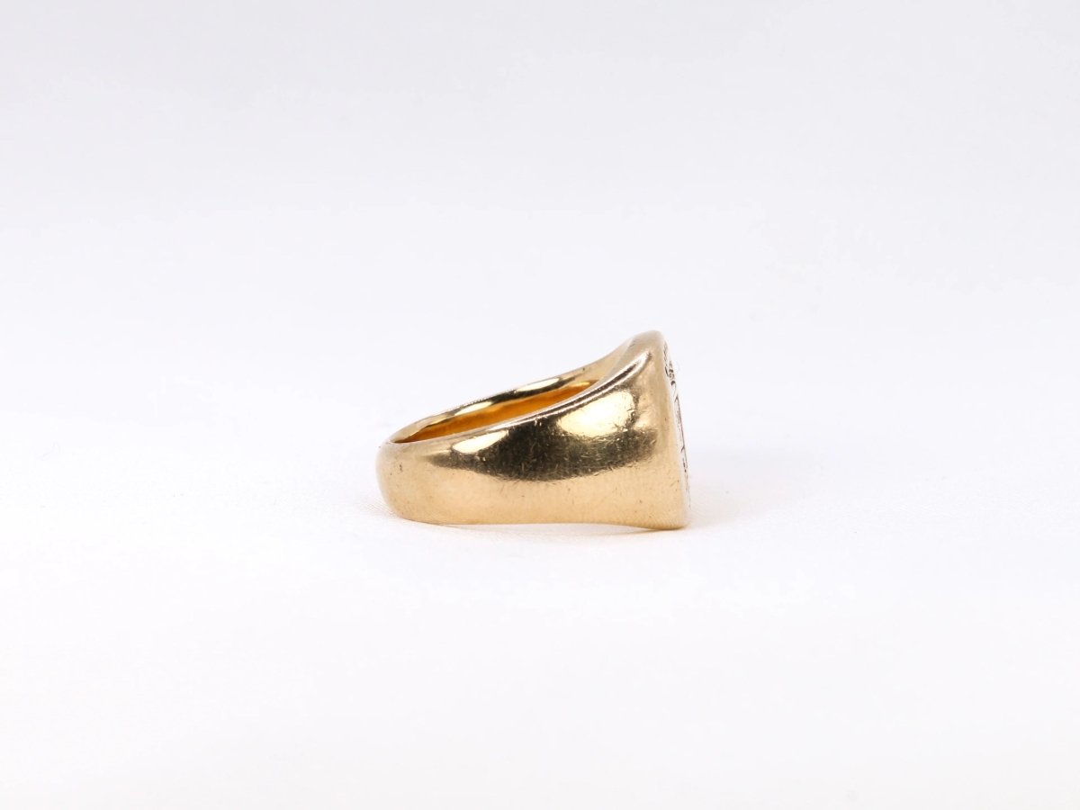 Bague chevalière ancienne en or et gravée aux armes du marquis d’Antin - Castafiore