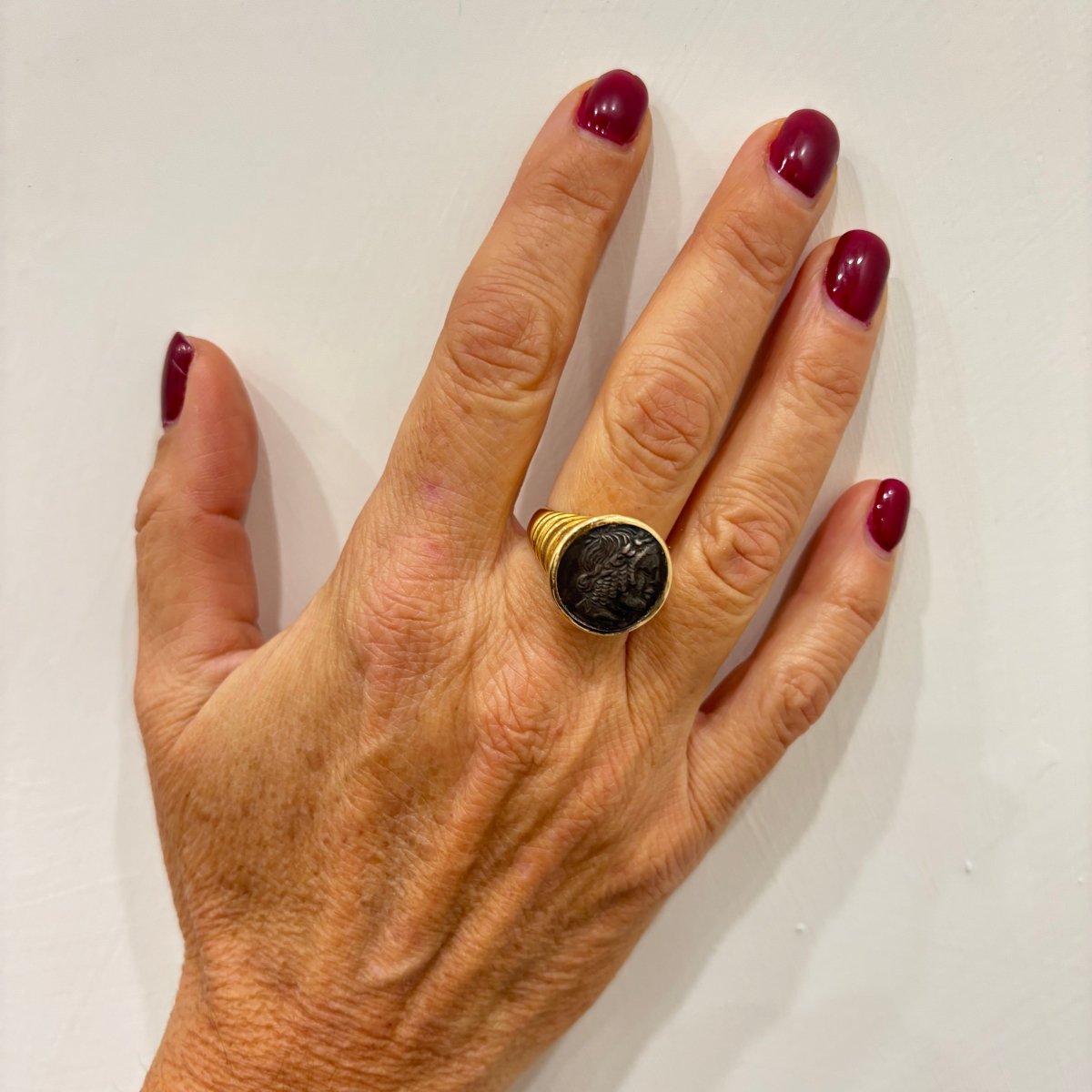 Bague Chevalière BULGARI "Monete" en or jaune et argent - Castafiore