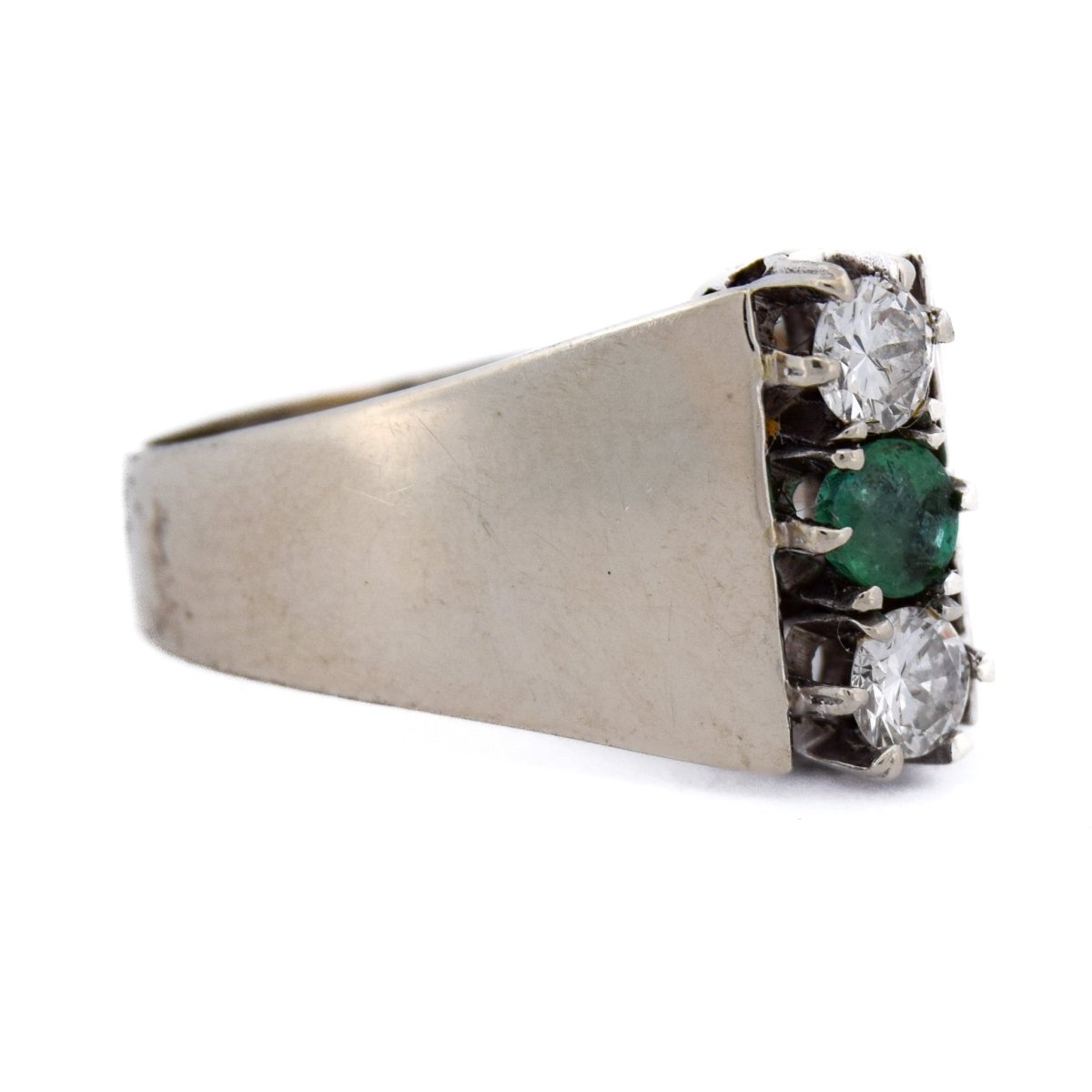 Bague Chevalière en or blanc, émeraude et diamants - Castafiore