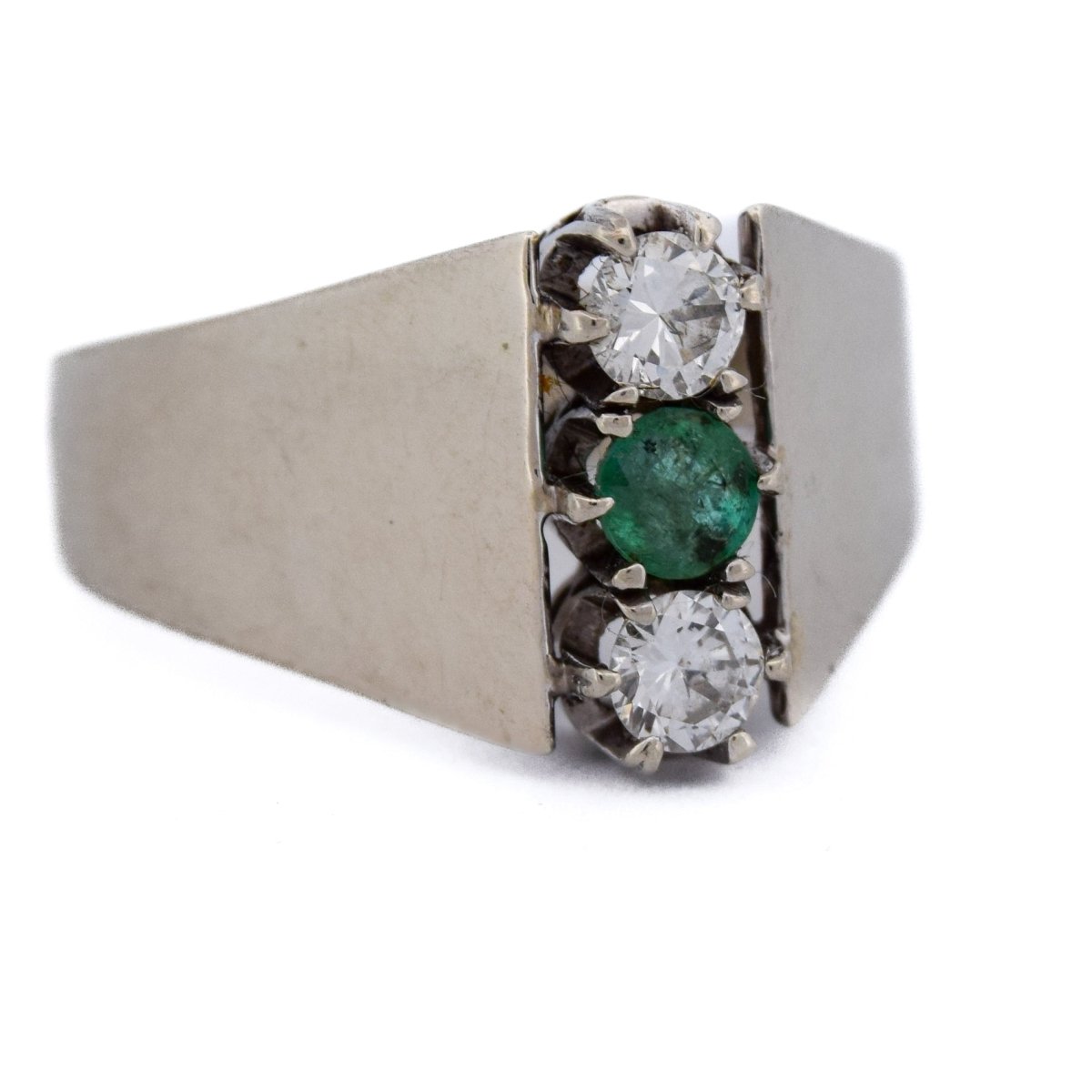 Bague Chevalière en or blanc, émeraude et diamants - Castafiore