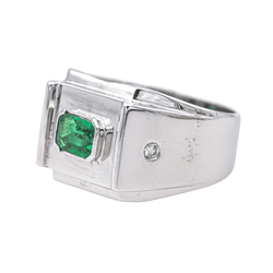 Bague Chevalière en or blanc, émeraude et diamants - Castafiore