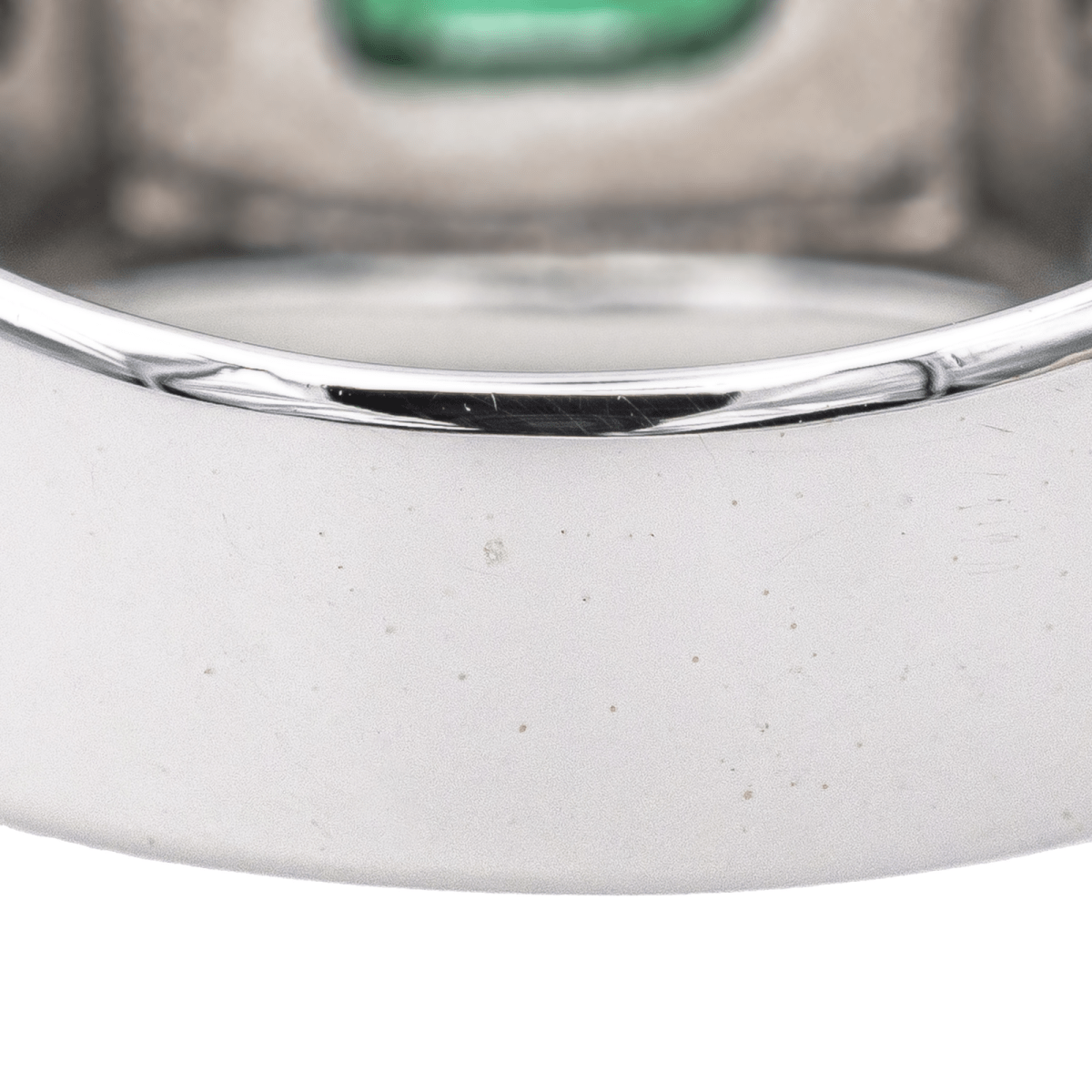 Bague Chevalière en or blanc, émeraude et diamants - Castafiore