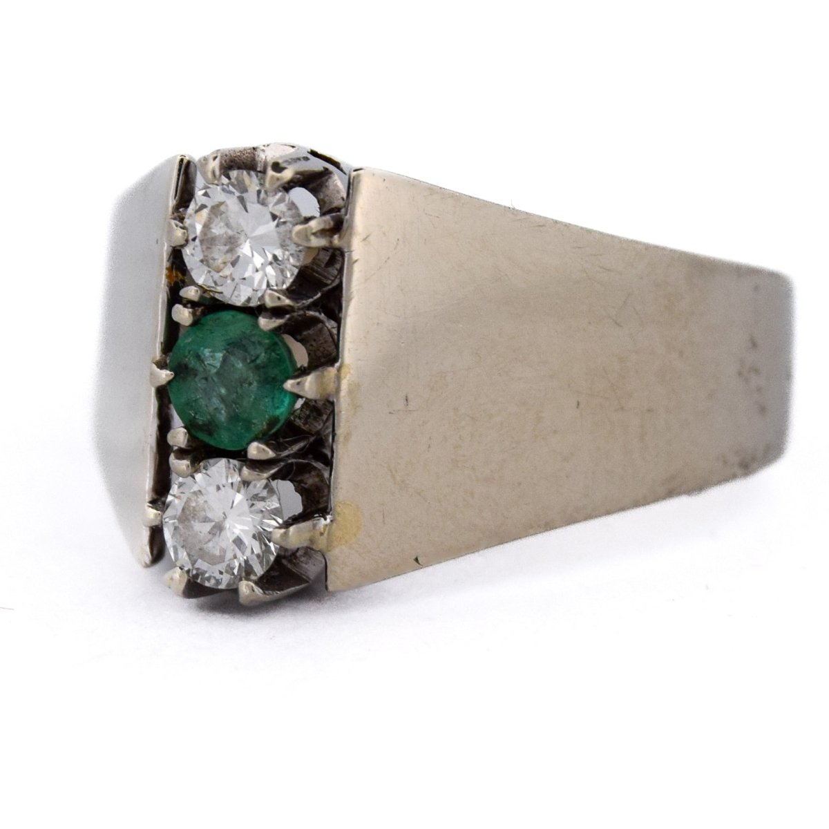 Bague Chevalière en or blanc, émeraude et diamants - Castafiore