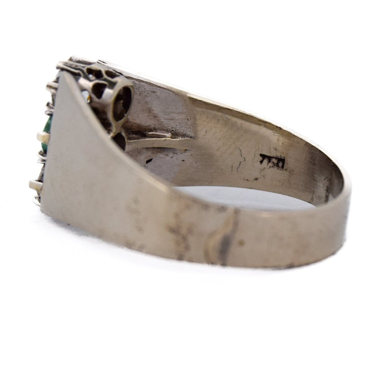 Bague Chevalière en or blanc, émeraude et diamants - Castafiore