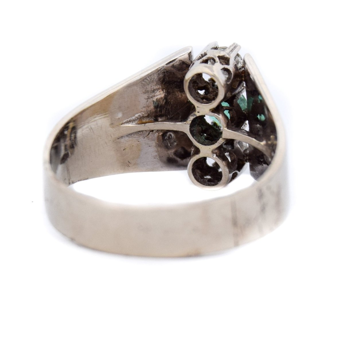 Bague Chevalière en or blanc, émeraude et diamants - Castafiore