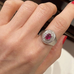 Bague chevalière en or gris, rubis et diamant - Castafiore