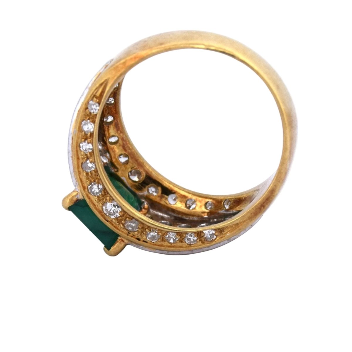 Bague Chevalière en or jaune, émeraude et diamants - Castafiore