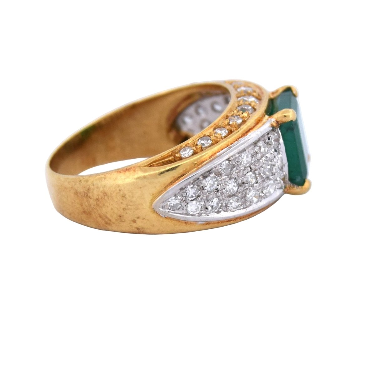 Bague Chevalière en or jaune, émeraude et diamants - Castafiore