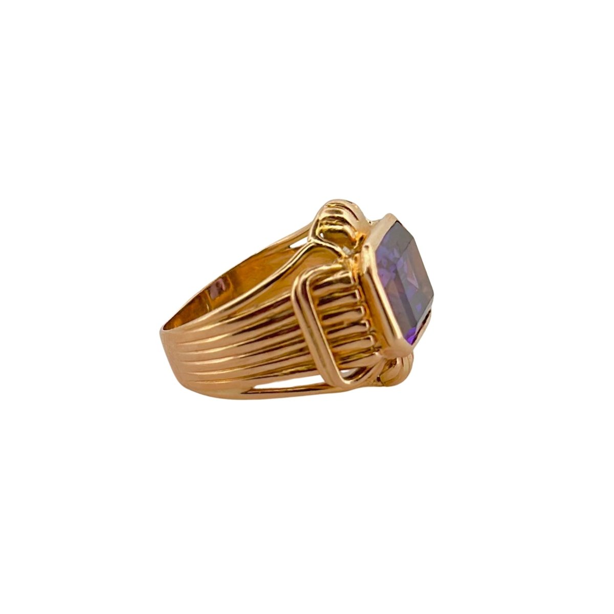 Bague Chevalière en or jaune et améthyste - Castafiore