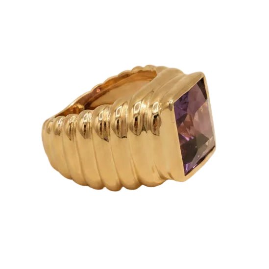 Bague Chevalière en or jaune et améthyste - Castafiore