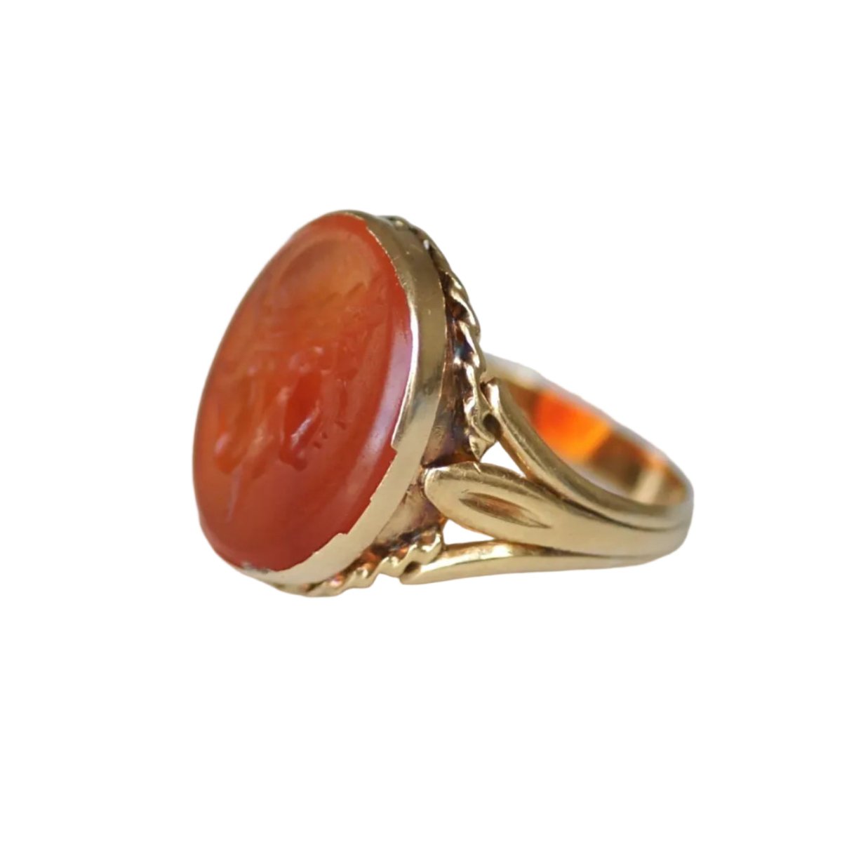 Bague Chevalière en or jaune et cornaline - Castafiore