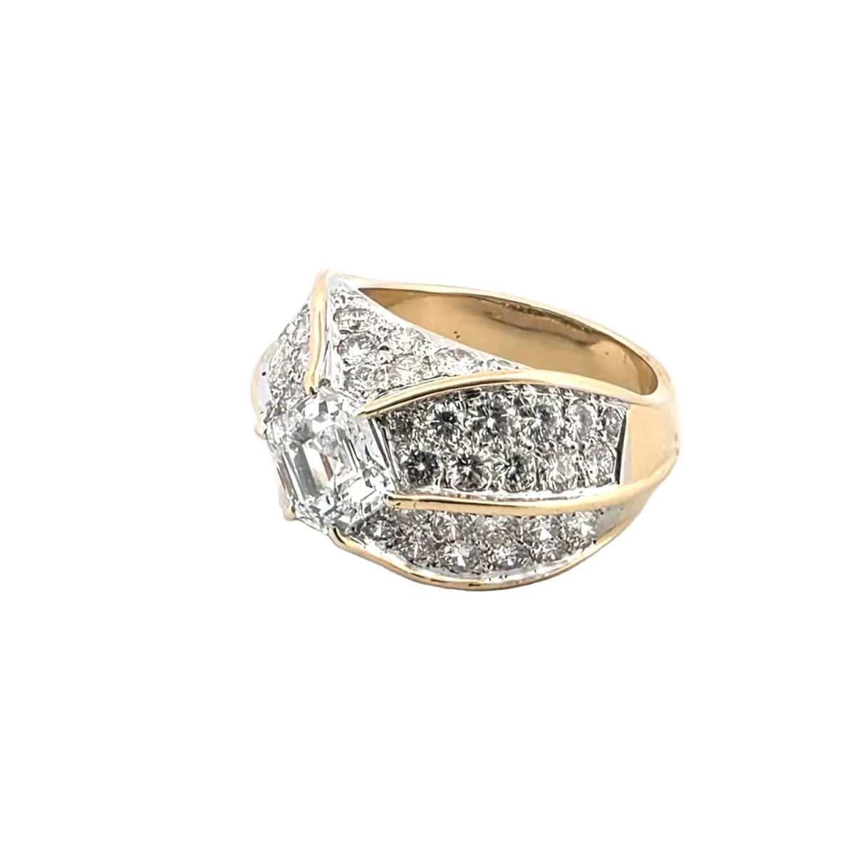 Bague Chevalière en or jaune et diamants - Castafiore