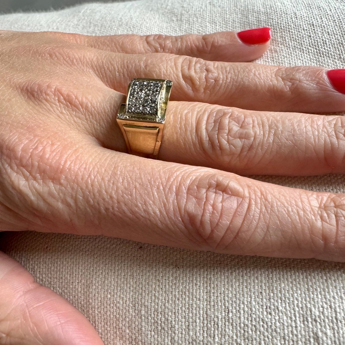 Bague Chevalière en or jaune et diamants - Castafiore