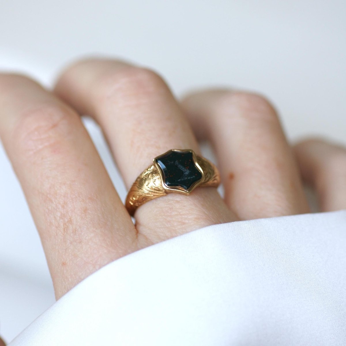 Bague Chevalière en or jaune et jaspe - Castafiore