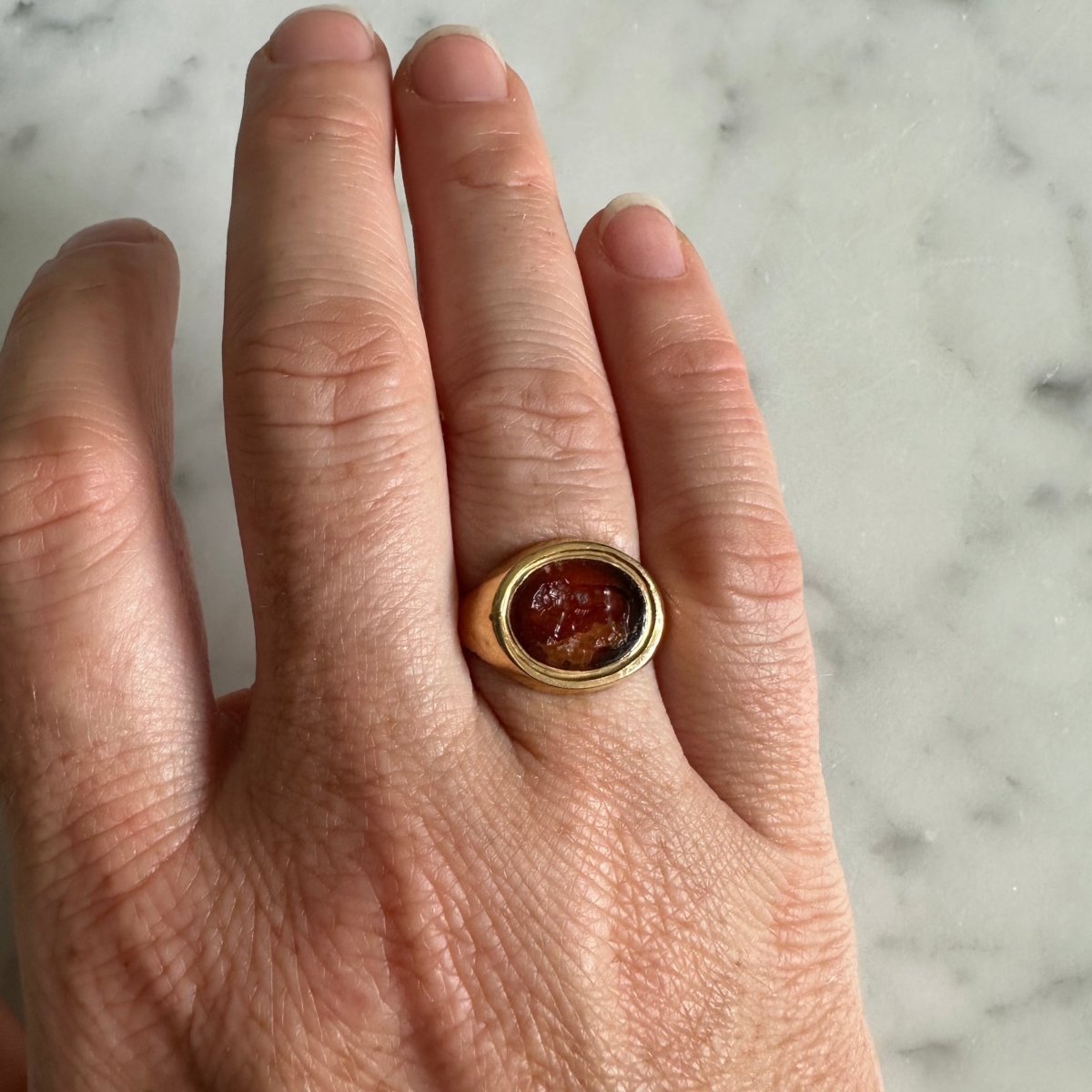 Bague chevalière en or jaune et verre - Castafiore