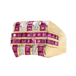 Bague Chevalière en or jaune, rubis et diamants - Castafiore