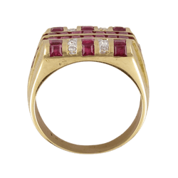 Bague Chevalière en or jaune, rubis et diamants - Castafiore