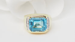 Bague Chevalière en or jaune, topaze et diamants - Castafiore