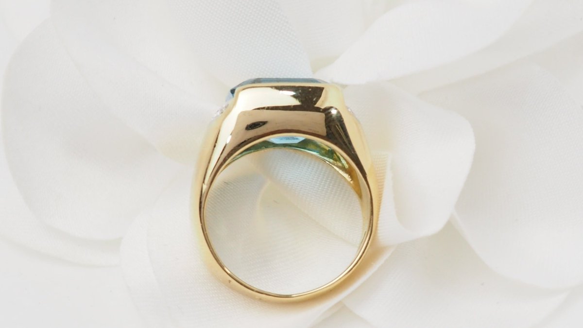 Bague Chevalière en or jaune, topaze et diamants - Castafiore