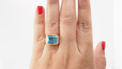 Bague Chevalière en or jaune, topaze et diamants - Castafiore