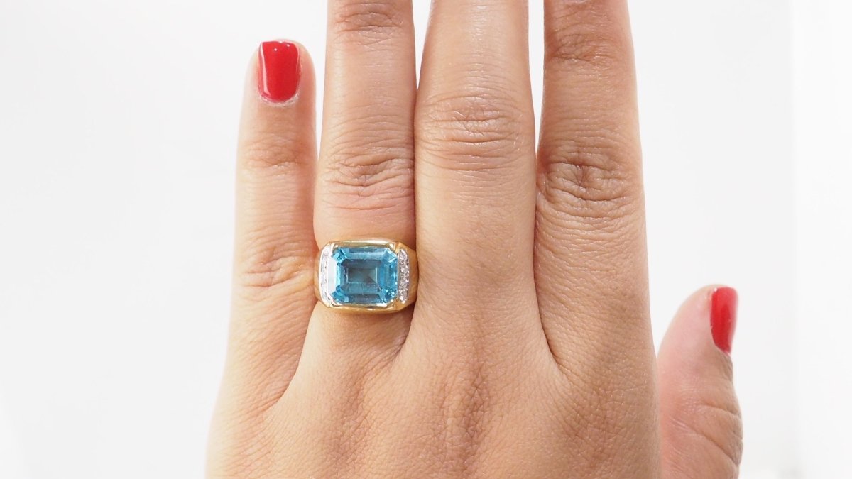 Bague Chevalière en or jaune, topaze et diamants - Castafiore