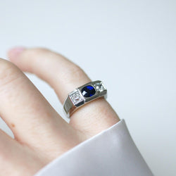 Bague Chevalière en platine, saphir, et diamants - Castafiore