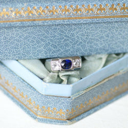 Bague Chevalière en platine, saphir, et diamants - Castafiore