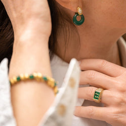 Bague Chevalière FRED, en or jaune, diamants et émeraudes - Castafiore