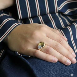 Bague Chevalière FRED en or jaune, or blanc et diamants - Castafiore