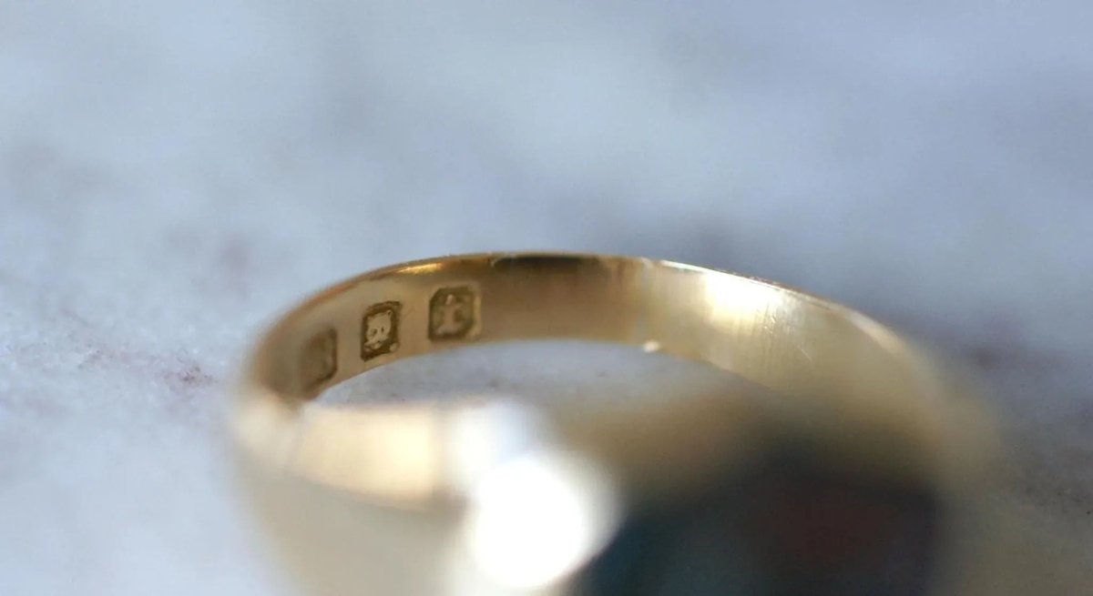 Bague Chevalière Intaille Jaspe Sanguin Or Jaune - Castafiore