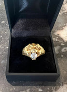 Bague Chevalière Lion Diamant 0.35 Carats Or Jaune 18 Carats - Castafiore